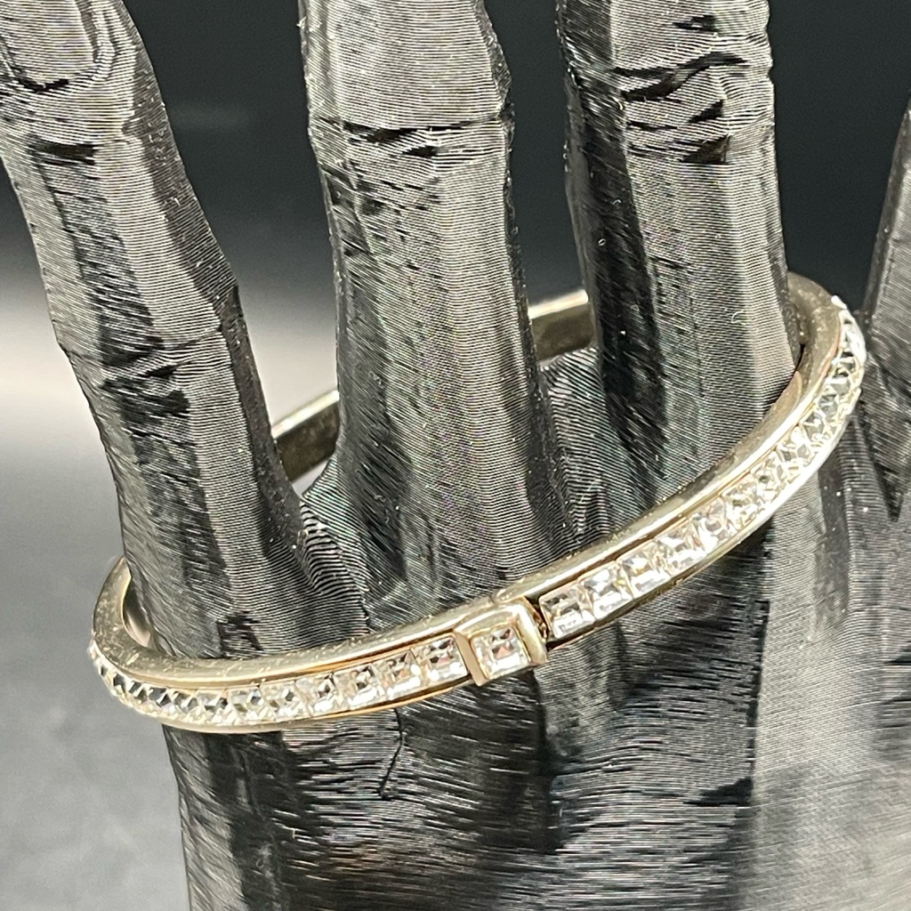 Retired Vintage Henri Bendel Nwot Gold & Rhinestone Hinged Bracelet 7”